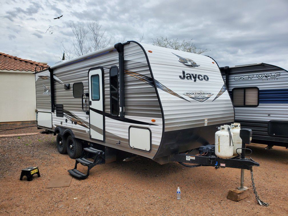 2019 Jayco 23ft bunkhouse sleeps 8 off grid high clearance trailer 