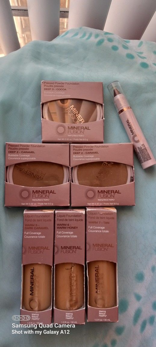 New Unopened Sealed High-quality Brands 3 Pressed Powder And Foundation And Tin Lipstick  Mineral Fusion All For $25 