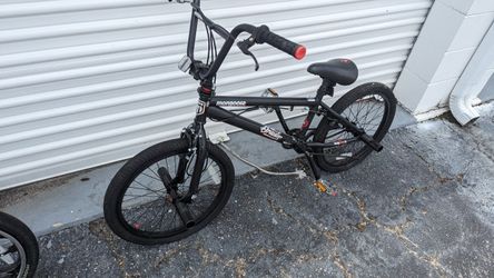 Mongoose bike with pegs sale