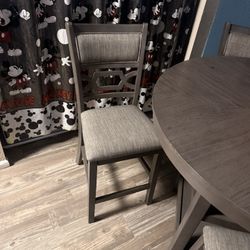 Dining Room Table And Chairs 