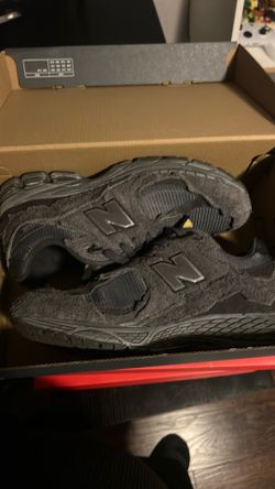 Black New Balance Proton Pack