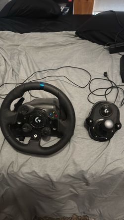 Logitech G923 Racing Wheel with Shifter