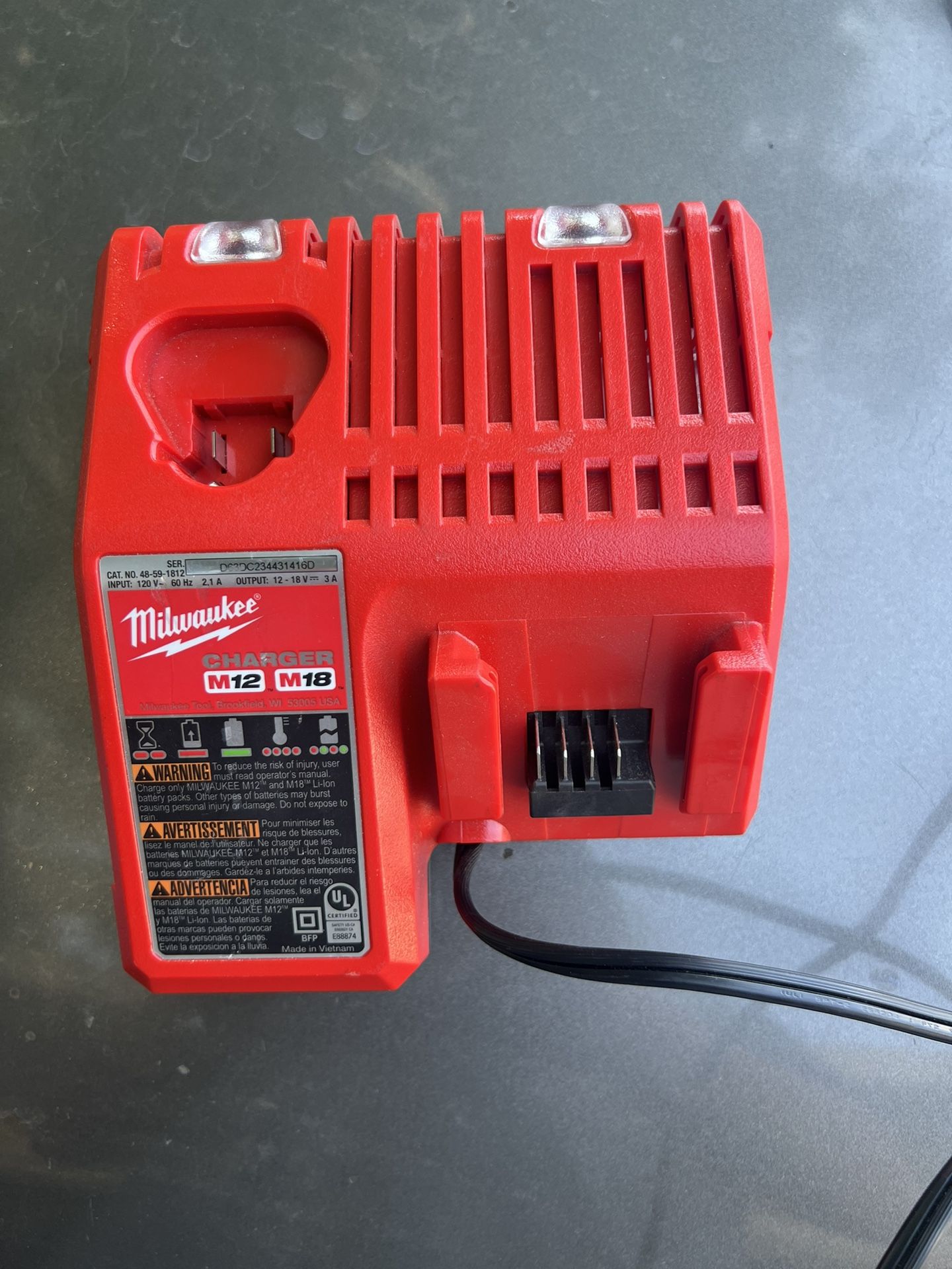 Milwaukee Cargador