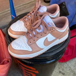 7.5 Nike Dunks