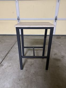 Bar stools (4)