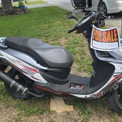 2021 150cc Wolf Scooter – Only 4,369 Miles 