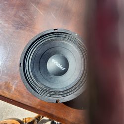 New Only Used 2 Weeks Prv Speakers