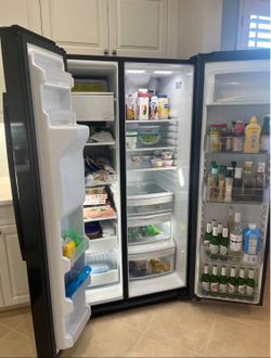 Black kitchen appliances set