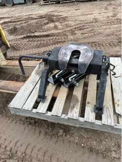 Fifth wheel hitch