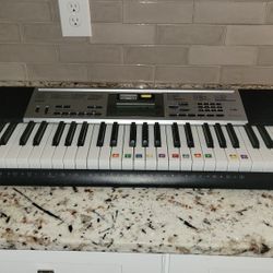 Casio Keyboard - Lighted 61-Key Keyboard – Works Great!