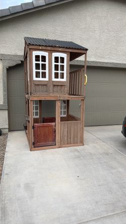 Kids play house