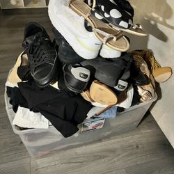 Tote Con Ropa Y Zapatos De Mujer Y Hombre 