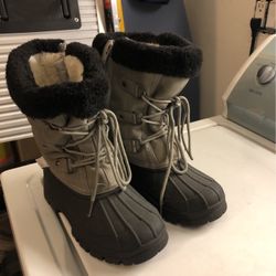 Kids Snow/ Rain Boots Size 1