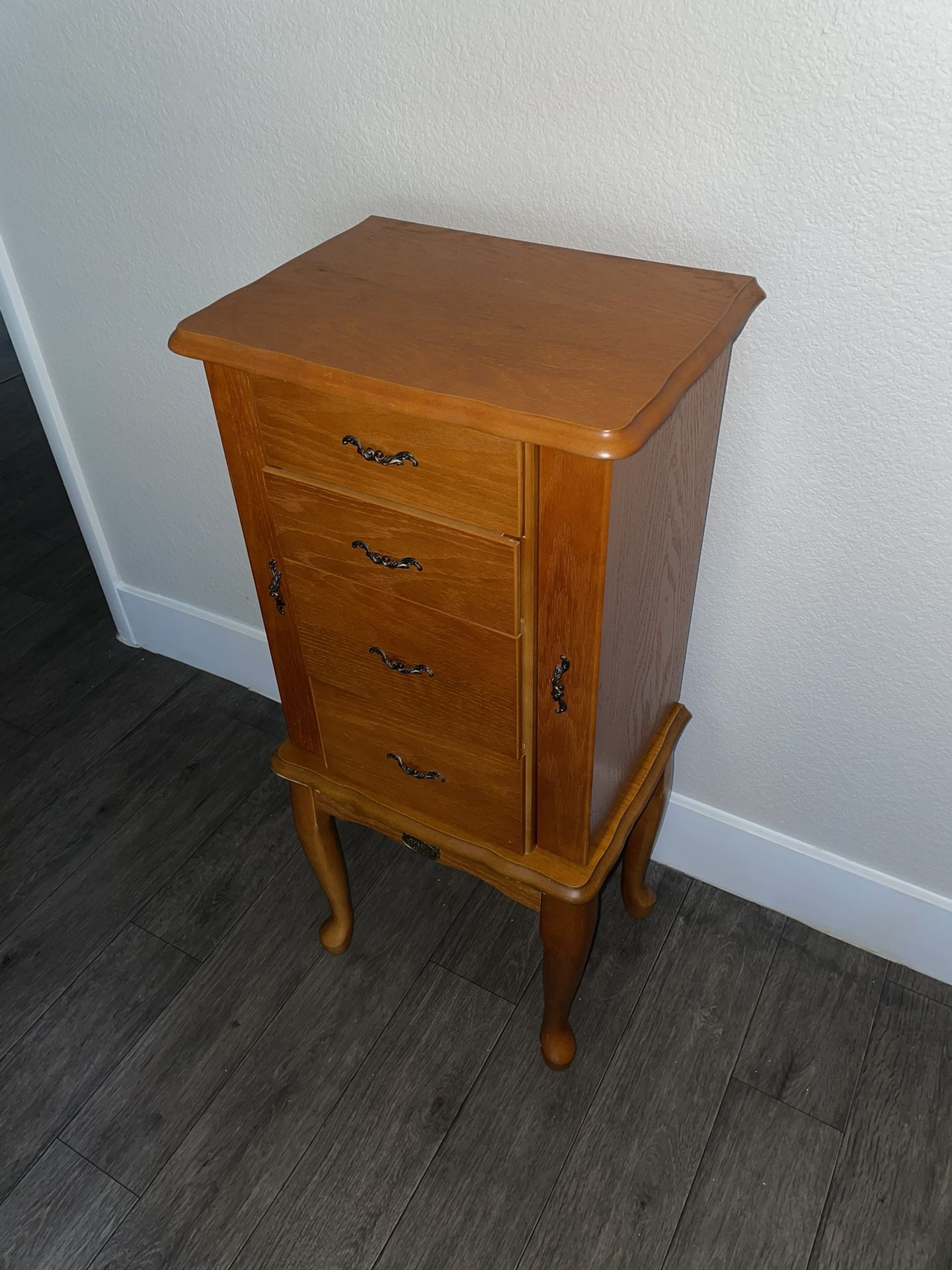 Antique / Vintage Jewelry Chest