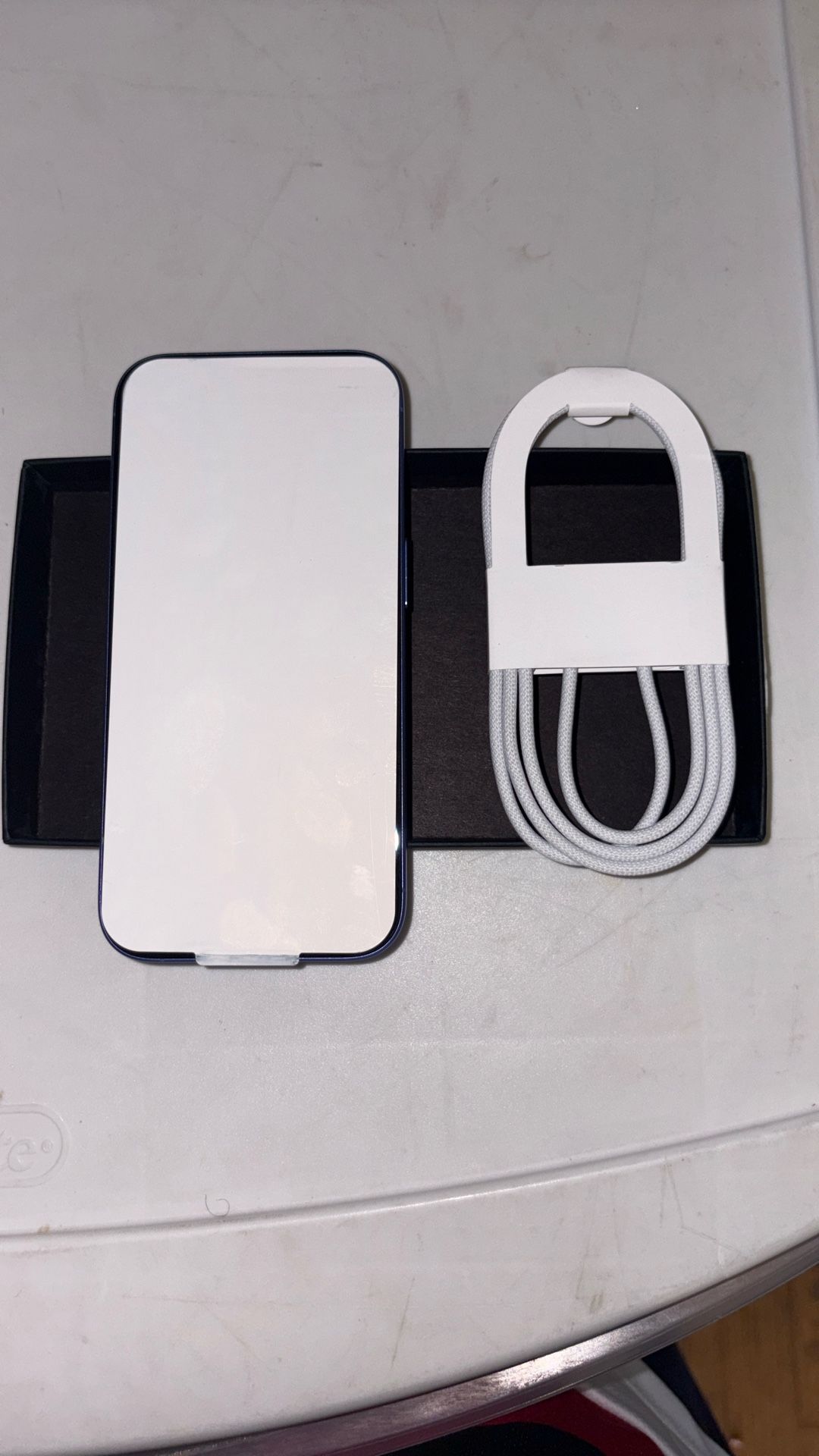 iPhone 16 128GB ( Carrier Locked AT&T )