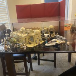 LEGO Star Wars: Mos Eisley Cantina (75290) - Original With Display Case