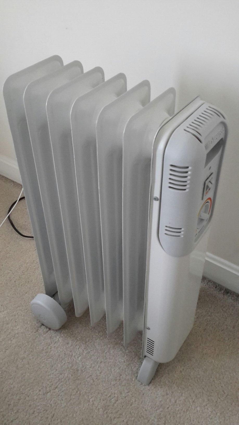 Lakewood model 7101 oil-filled portable electric heater with 3 heating  levels (up to 1500W) for Sale in Malden, MA - OfferUp