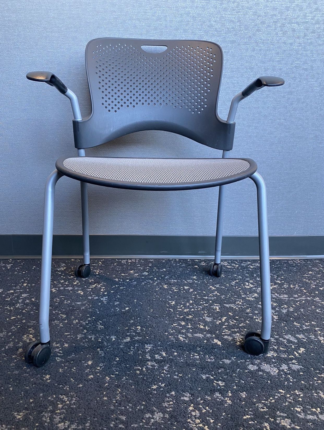 Herman Miller Caper Stacking Guest Chairs/lobby Chairs/office Chairs Material handling