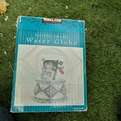 Photo Frame Water Globe 