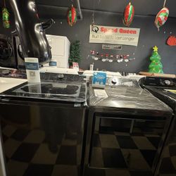 LG ThinQ Washer And Dryer Set In Black