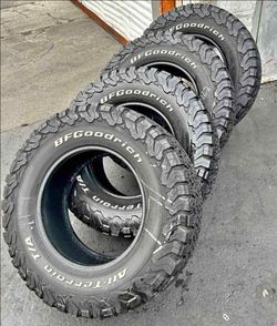 275 70 18 Bfgoodrich ko2 Tires Con 80% de Vida Las 4