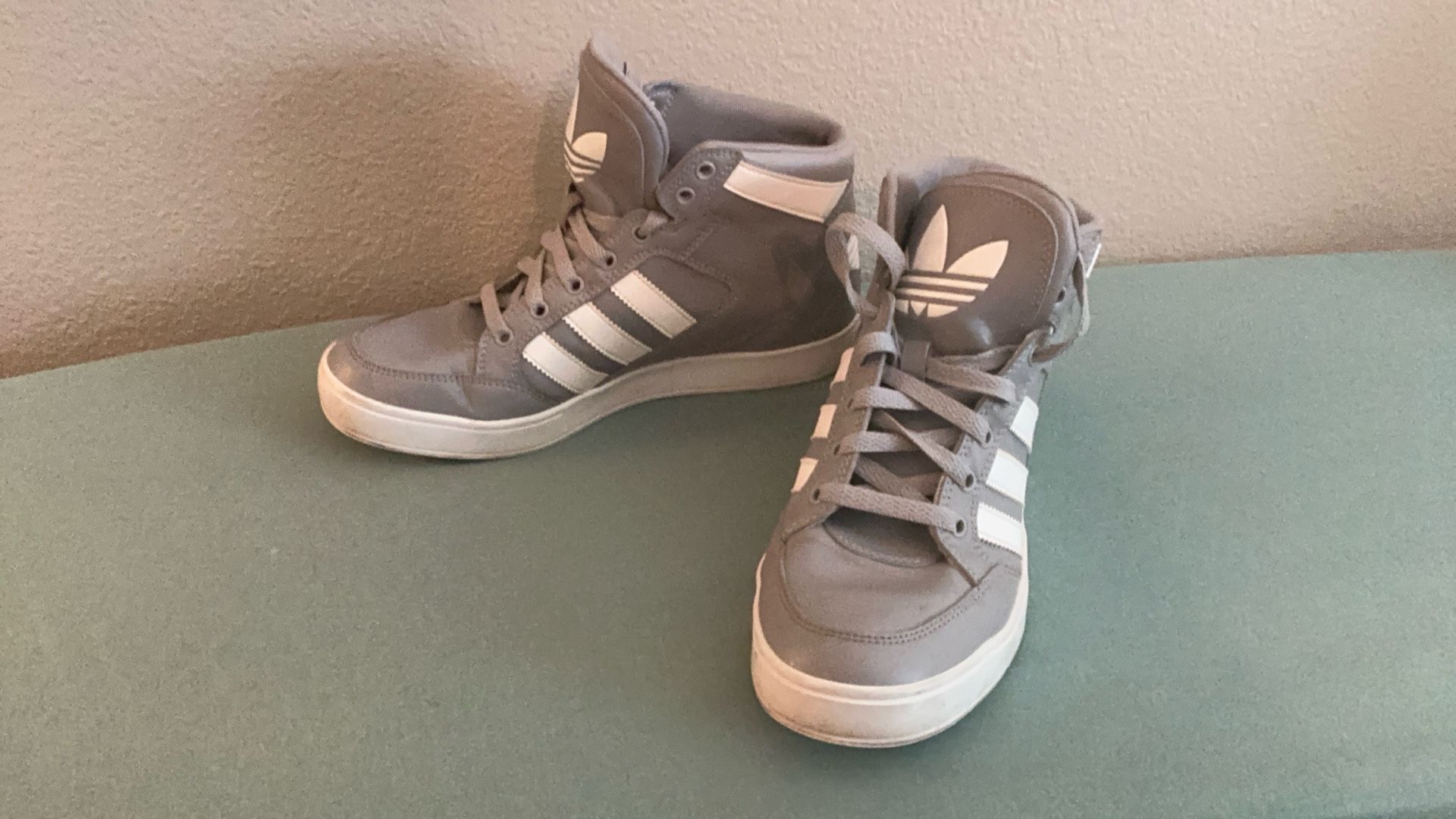 Adidas Size 7 Women’s