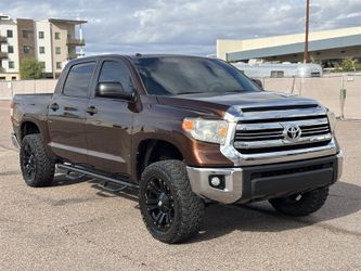 2017 Toyota Tundra CREWMAX 4WD TRUCK LOW MI TOYOTA TUNDRA 4X4 TRUCK