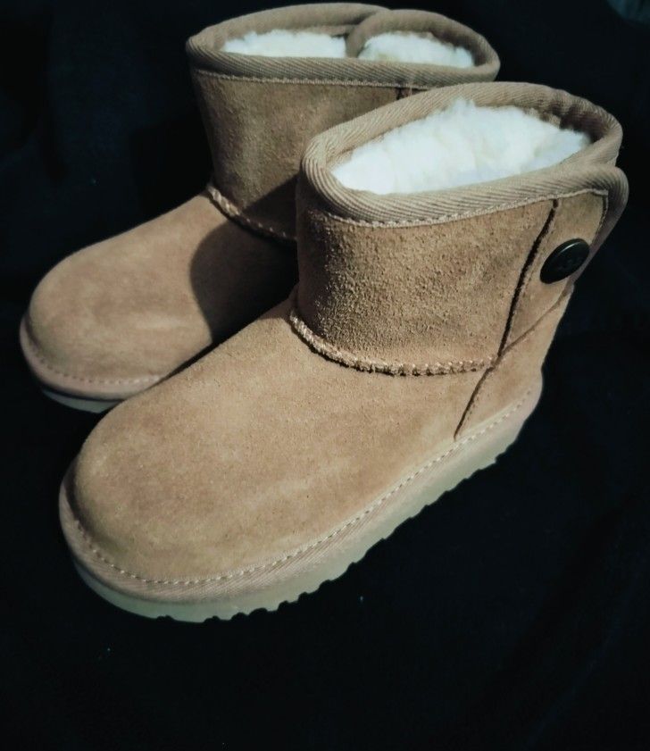 Size 8 Kids BRAND NEW UGGS!!!