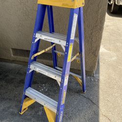 4 ft Fiberglass Stepladder, 375 lb Capacity