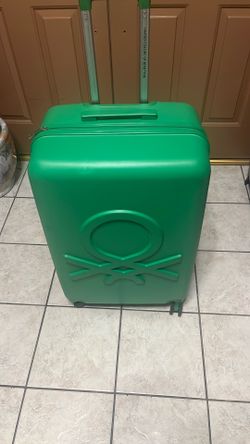 28 inches check in United Colors Of Benetton luggage