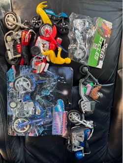 Vintage Lot of Motorcycle Toys. Mixed And Sizes.