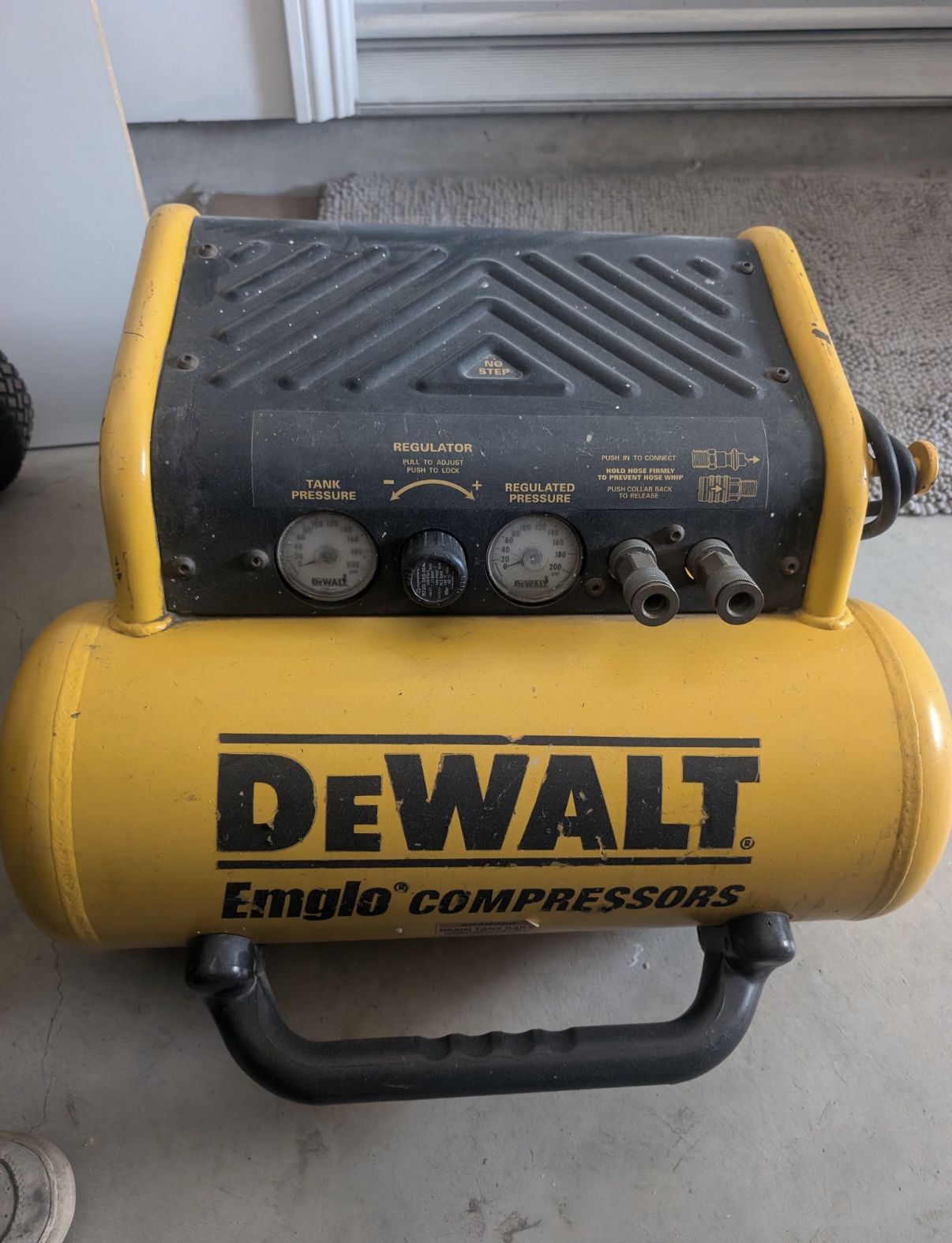 Air compressor dewalt good condition