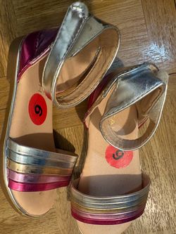 Metallic Strappy Sandals — Size 6 toddler