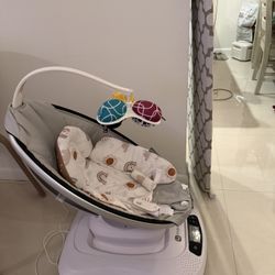 4moms MamaRoo swing