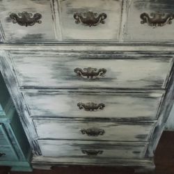 Distressed Vintage Chest Of Drawers Dresser