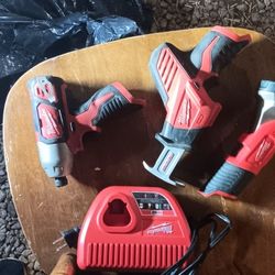 MILWAUKEE M12 COMBO TOOL KIT