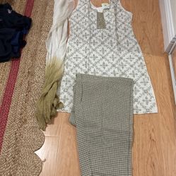 3 PCs Elegant Indian Outfit In Small Size.