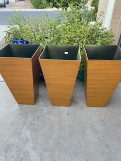 Outsunny Tall Planter for Outdoor Plants Set of 3 28 Inch Taper Planter with Drainage Holes