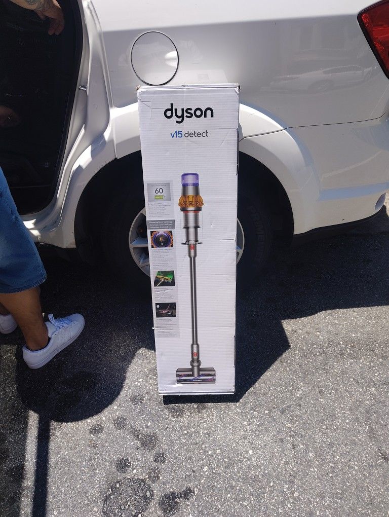 Dyson V15