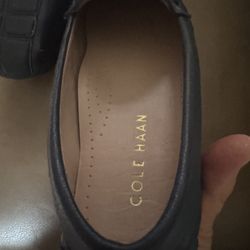 COLE HAAN WOMENS LOAFERS  Size 6