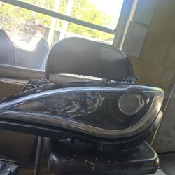 2017-2020 Chrysler Pacifica
Xenon HID Headlight w/LED DRL
Driver Side