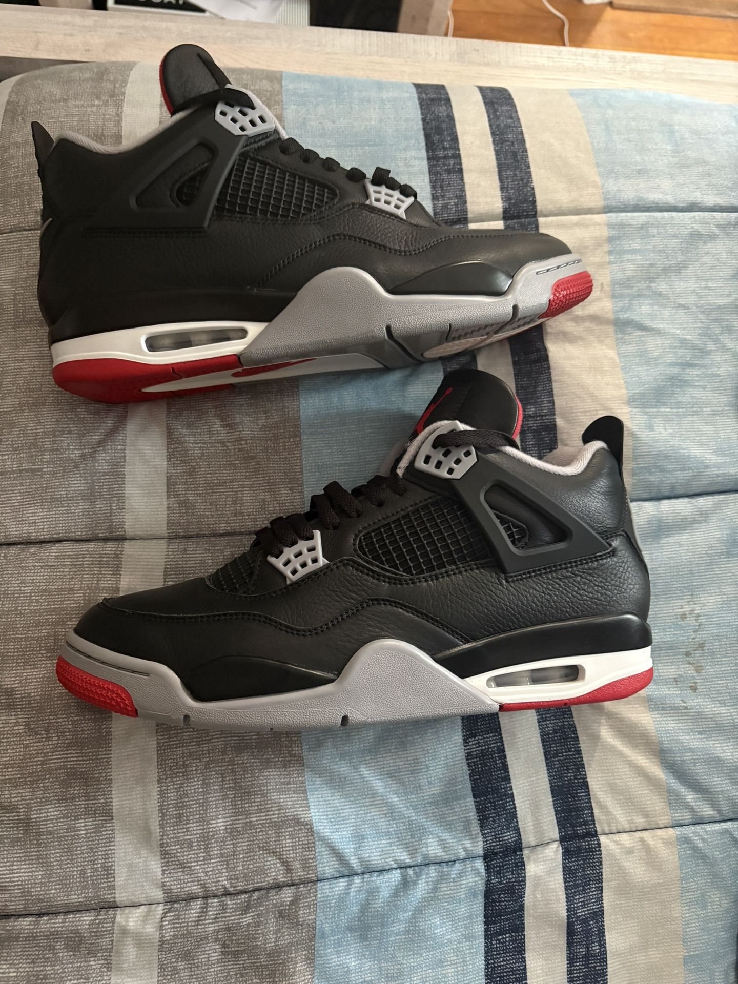 Jordan 4 Bred