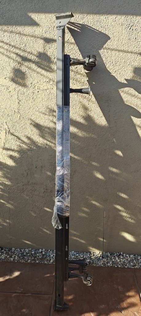 Bed Frame Queen Size $25🤑