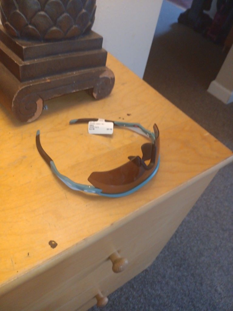 Brand NEW Oakleys And Maui Jim