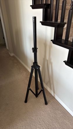 Speaker stand