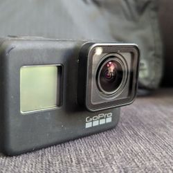 GoPro Hero 7 Black w/ Accessories 