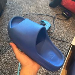Yeezy Slides Size 10
