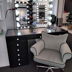 Glam Hollywood Bluetooth Makeup Vanity 