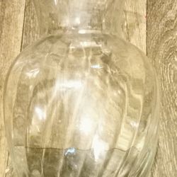 Vintage Illusions Swirl Ribbed Clear Glass Vase

