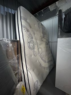 Queen Mattress + Bed Base